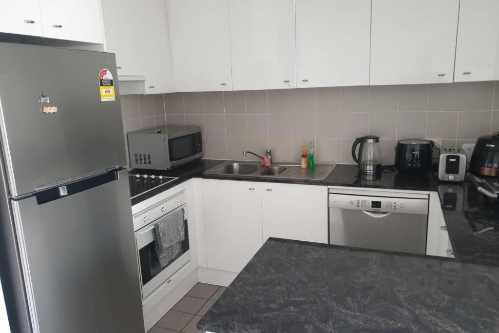 Dana-Cozy Private Room In Shared Central Apt-Rm 2 كنبرا المظهر الخارجي الصورة